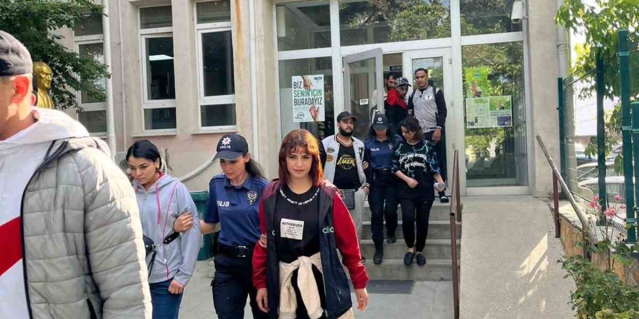 Keşan’da Polisin Yaptığı Uygulamada 14 Düzensiz Göçmen Yakalandı
