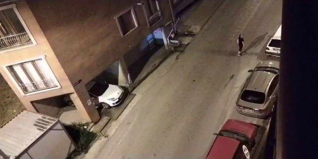 Önce Evleri Taşladı Sonra Arabalara Saldırdı