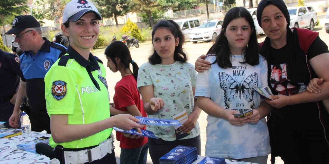 Emniyet Birimlerinin Çalışmaları Çocuklara Tanıtıldı