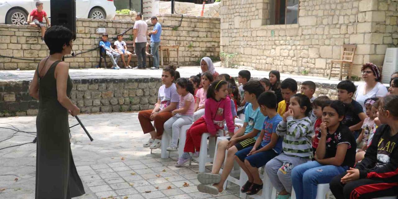Deprem Bölgesinde Çocukların Yüzünü Gülümseten Masal