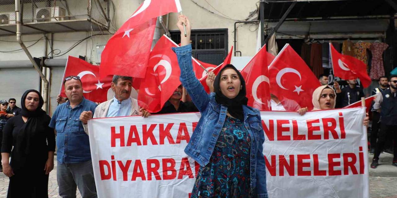Hakkari’de Annelerin Evlat Nöbeti Devam Ediyor
