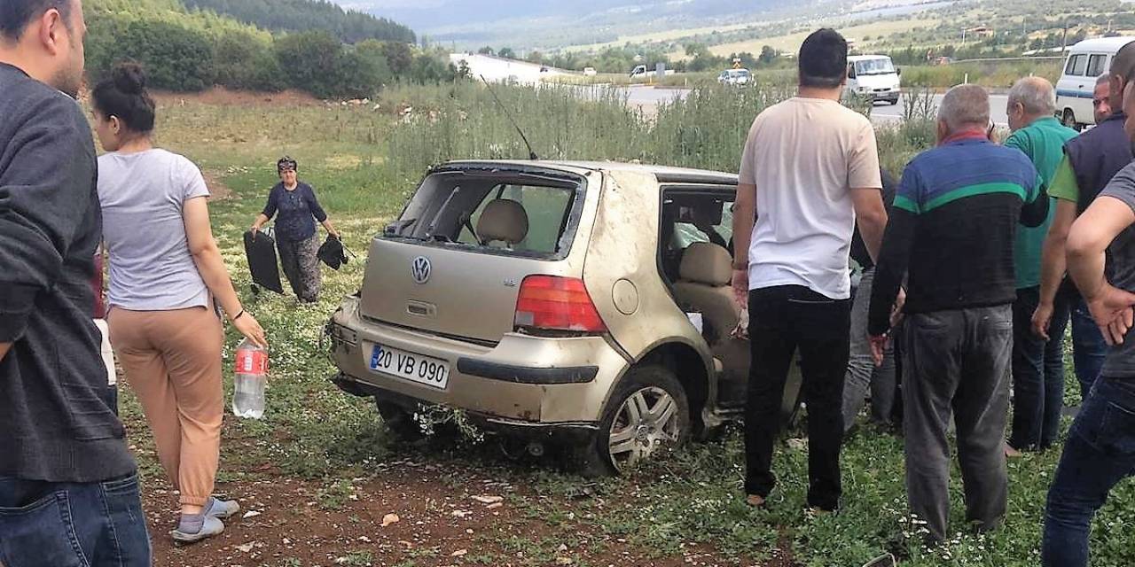 Takla Atan Otomobil Tarlaya Yuvarlandı: 2 Yaralı
