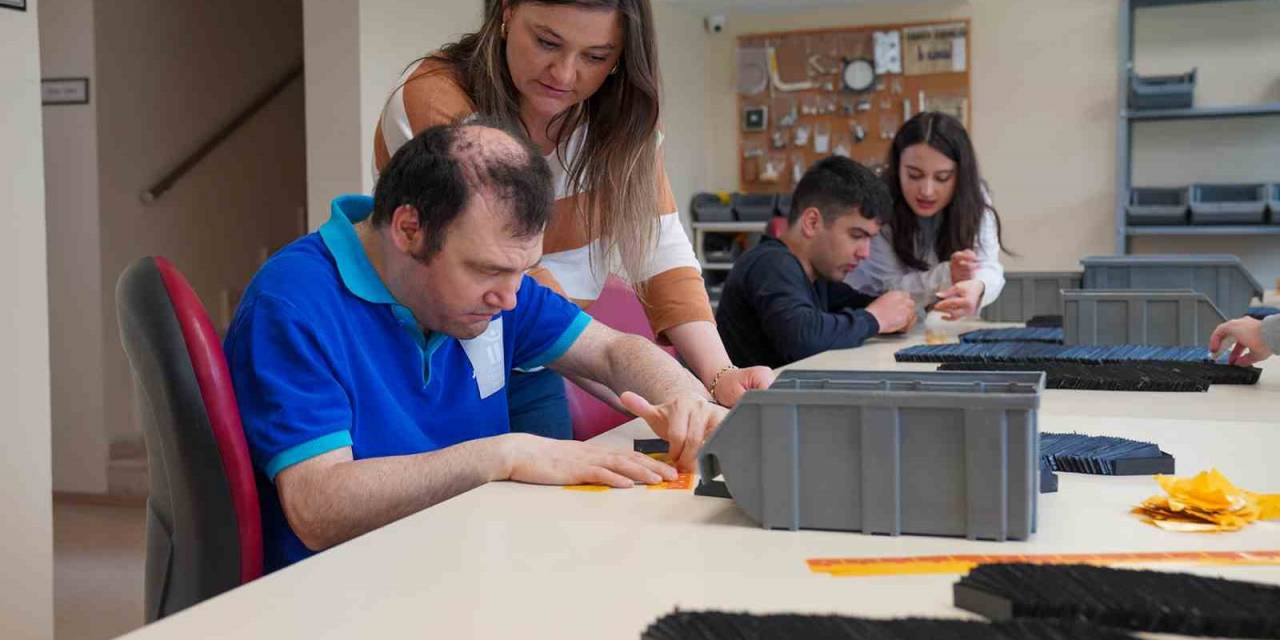 Ellerinden 15 Milyon Parça Çıktı