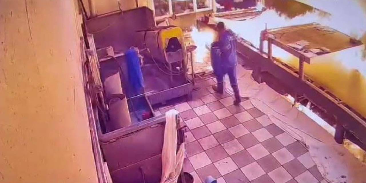 Fabrikada Atölyenin Tutuştuğu Anlar Kameraya Yansıdı