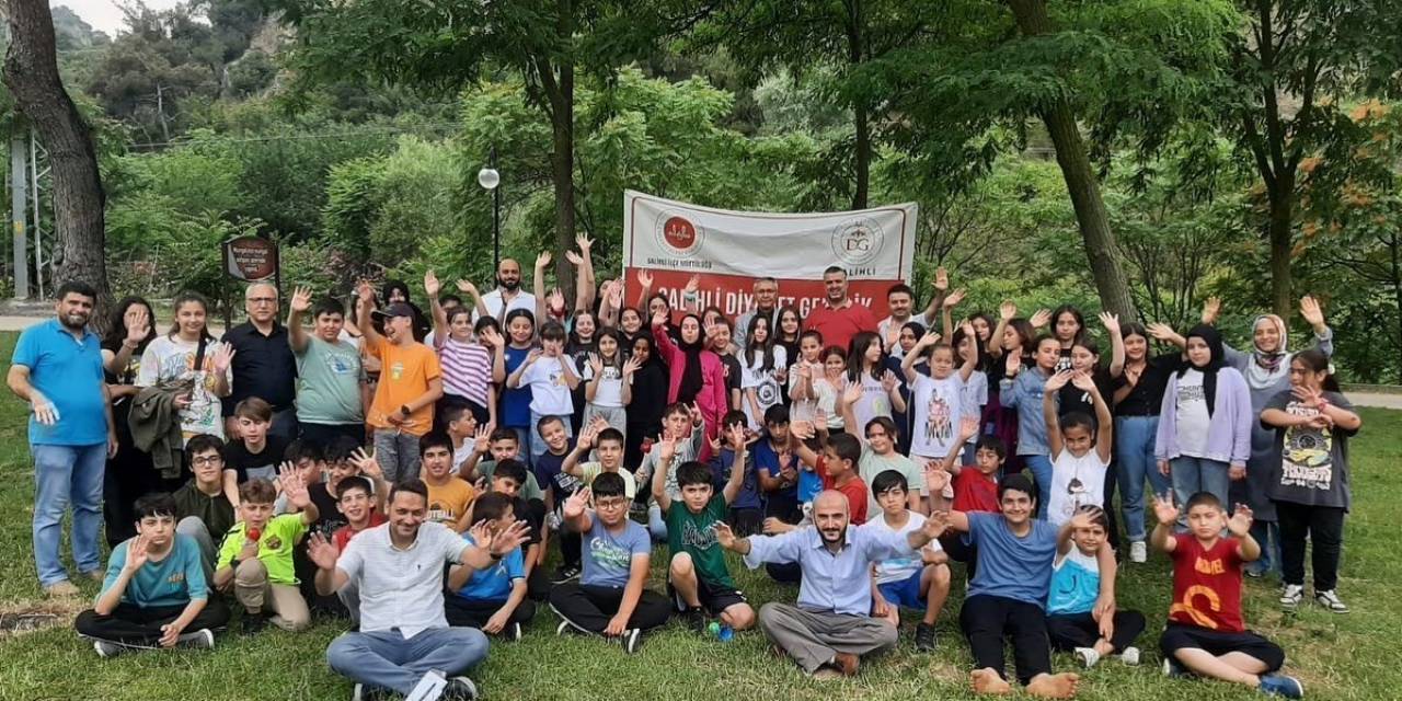 Salihli’de Öğrenciler Diyanet Gençlik Öncülüğünde Piknik Keyfi Yaşadı