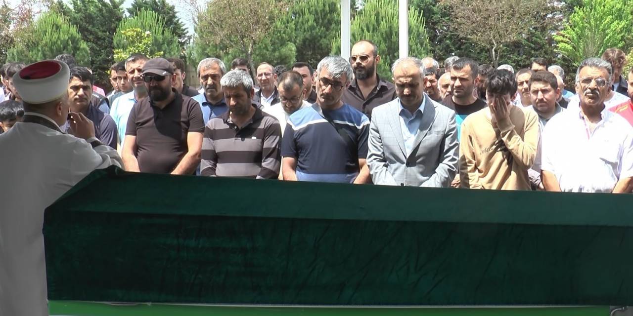 Denizde Boğulan Üniversite Öğrencisi Son Yolculuğuna Uğurlandı