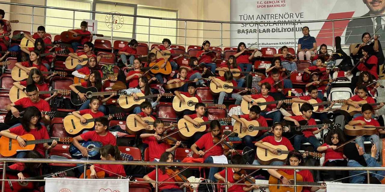 Bin Enstrüman Bin Umut Projesinin 2’nci Gençlik Orkestrası Konseri Düzenlendi