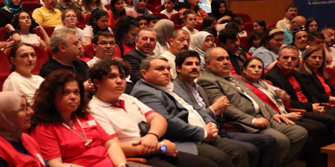 Satranç Turnuvasında Yarışmacılar İyiliğe Hamle Yaptı