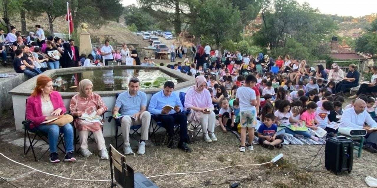 Ayvacık’ta 500 Kişi Aynı Anda Kitap Okudu