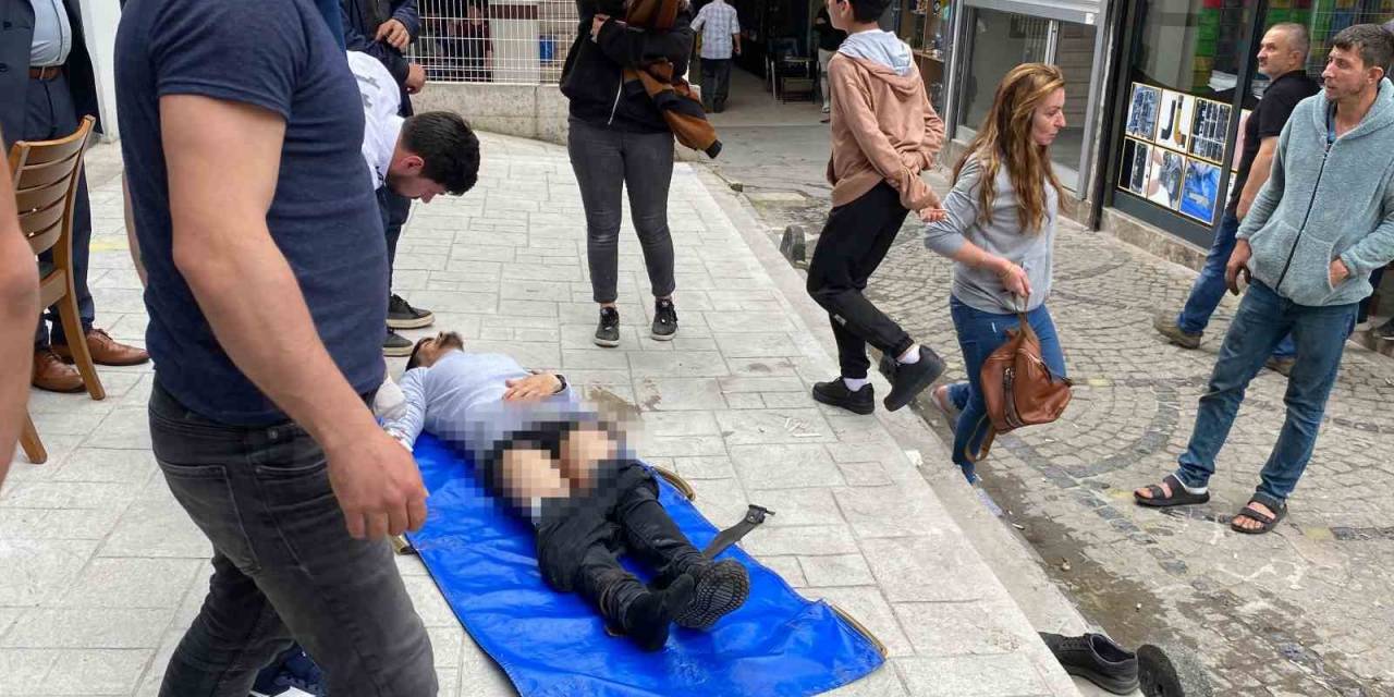 Sokak Ortasında Bıçaklı Kavga: 2 Yaralı