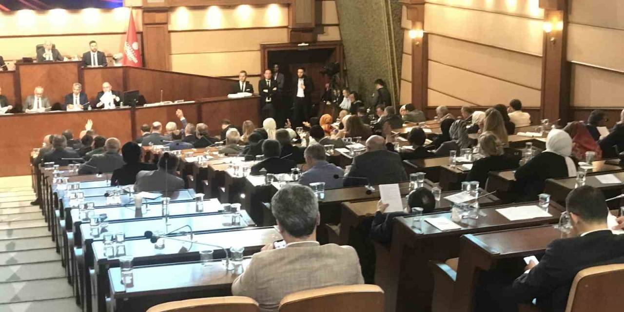 İstanbul Büyükşehir Belediye Meclis Toplantısında İmamoğlu’na Eleştiri