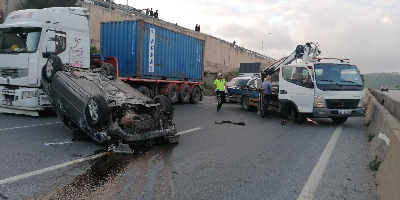 Bariyere Çarpıp Takla Atan Otomobil Karşı Şeride Geçti: Sürücünün Burnu Bile Kanamadı