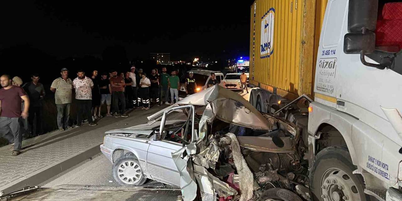 Manisa’da Kamyonun Çarptığı Otomobil Hurdaya Döndü: 1 Yaralı