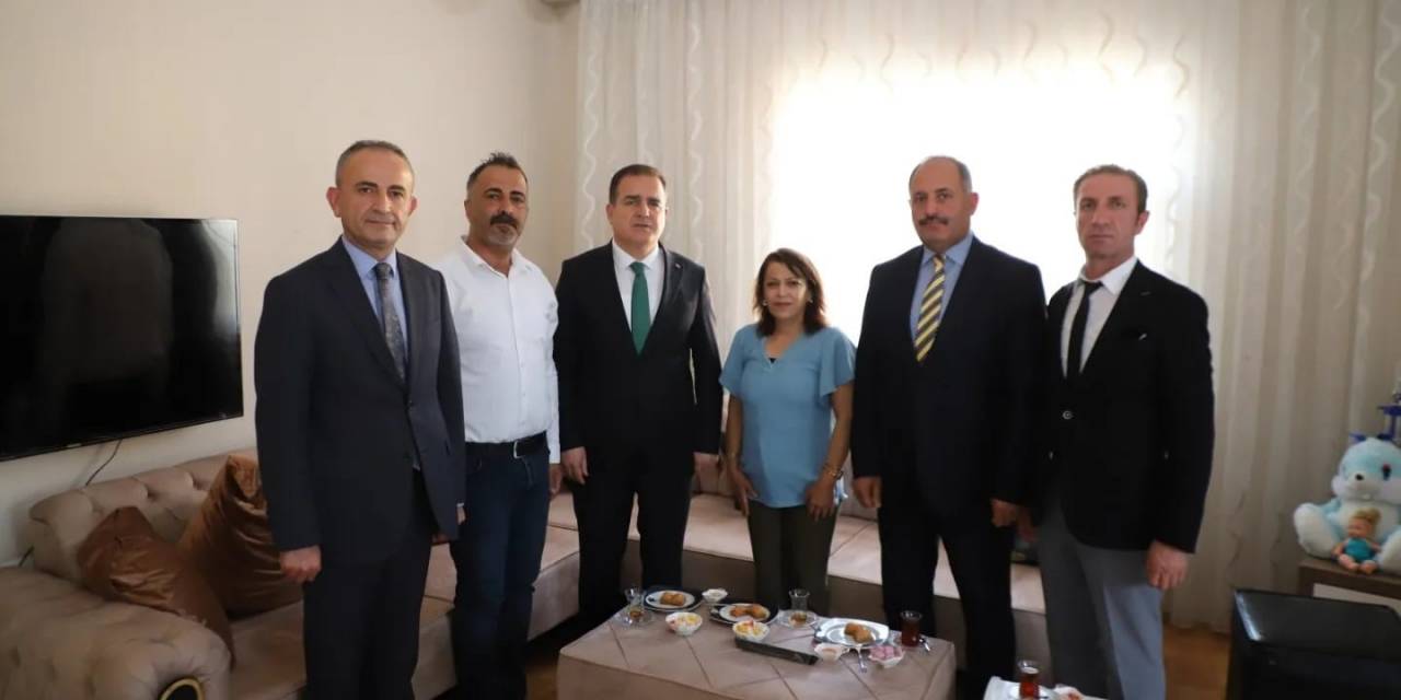Vali Akbıyık’tan Minik Kıza Ziyaret