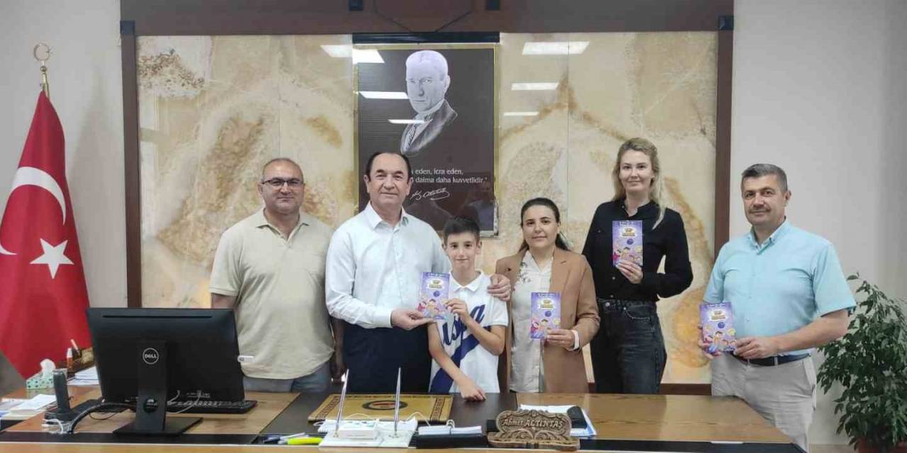10 Yaşındaki Çocuk Annesi İle Birlikte Kitap Yazdı