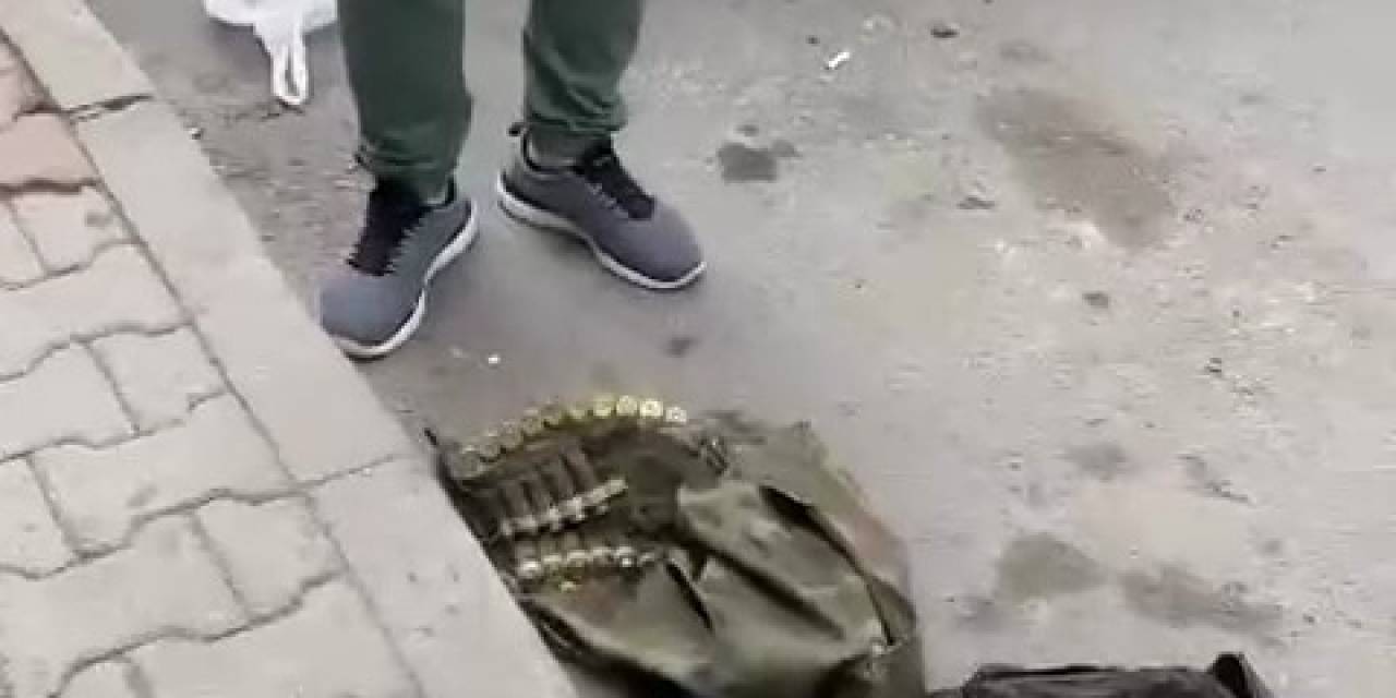 Eyüpsultan’da Sokakta Bulunan Çantadan Çok Sayıda Tüfek Fişeği Çıktı