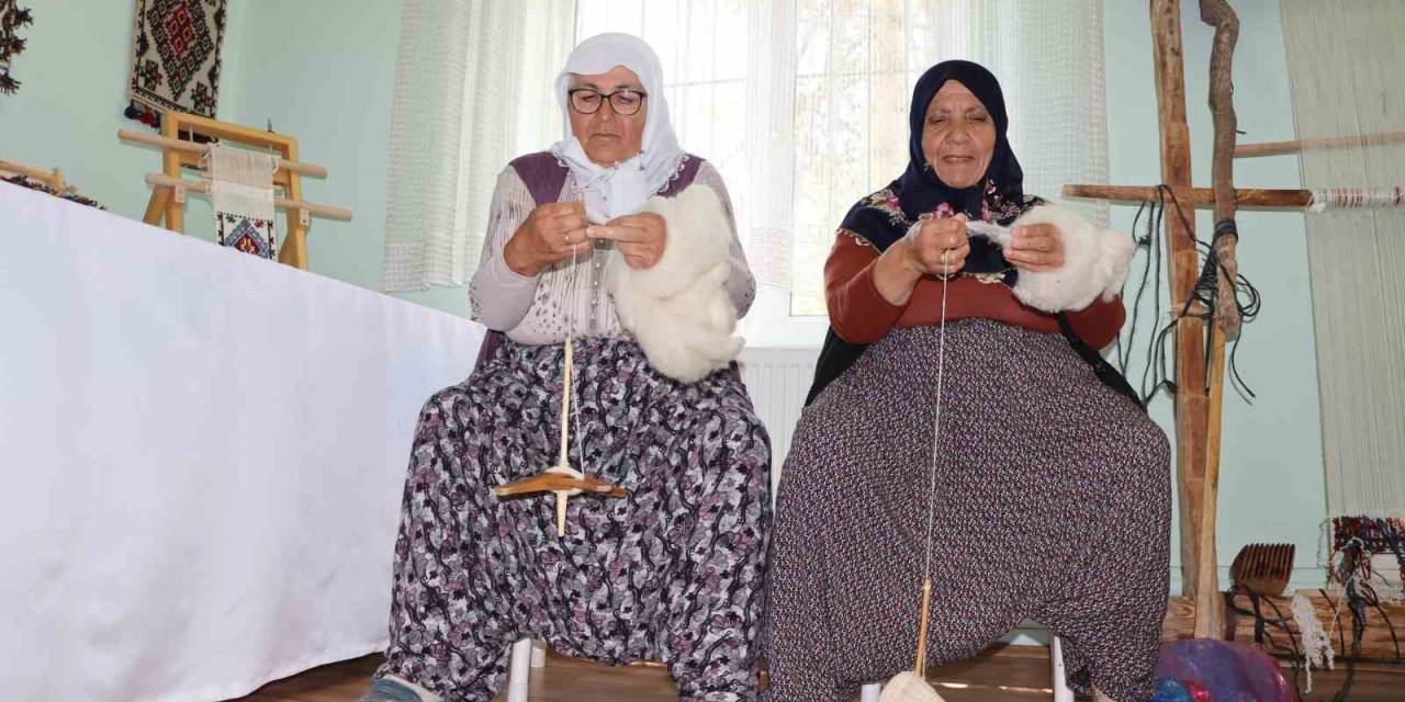 Seyitgazi’nin ’zili’ Dokuması Genç Nesillere Aktarılacak