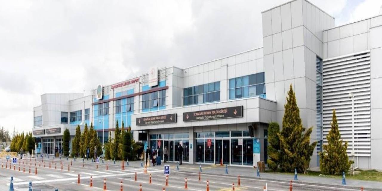 "uçağı Mı Bombalayalım" Diyen İki Yolcu Ortalığı Birbirine Kattı