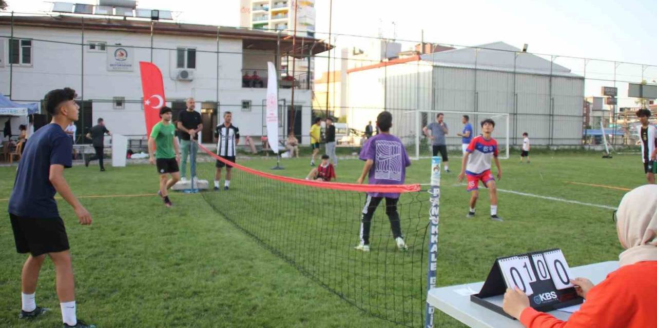 Tenisi Ayakla Oynayanların Şenliği Sürüyor