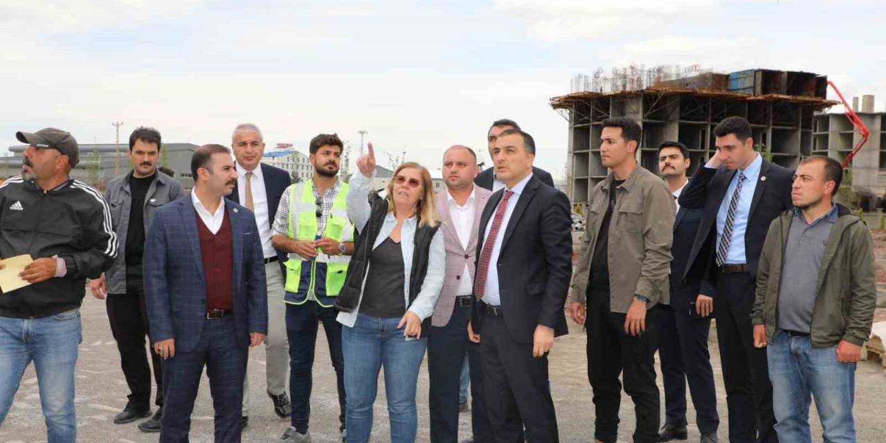 Vali Öksüz, Otogarda İncelemelerde Bulundu