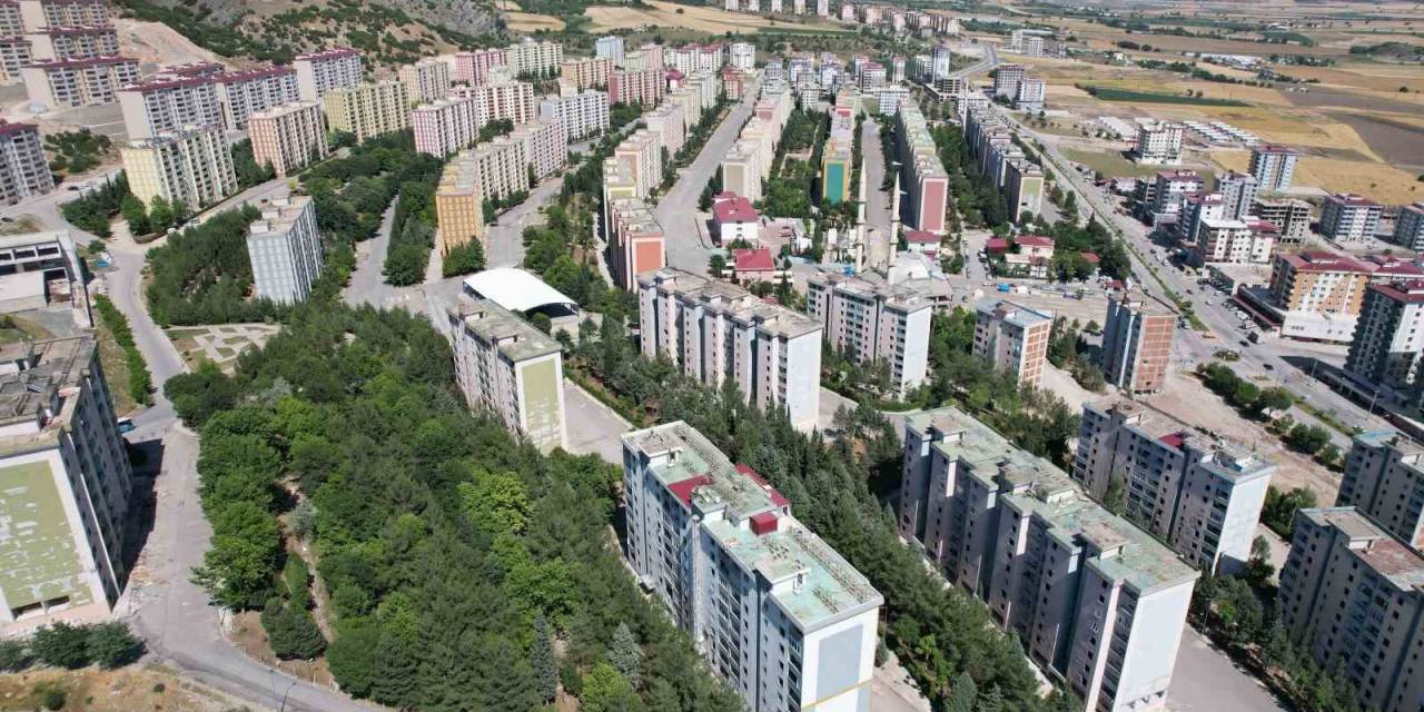 Depremde 150 Blok Ağır Hasar Aldı, Yeni Konutları Aynı Yere İstiyorlar