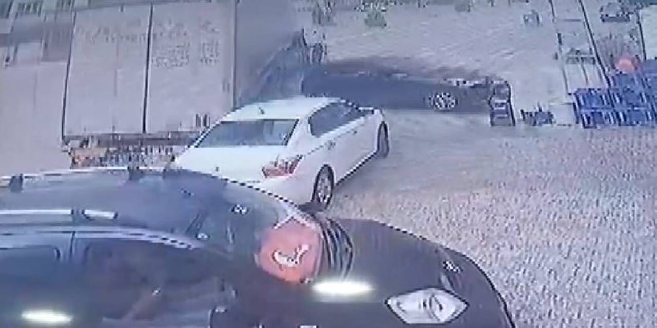 Tırın Çarptığı Otomobiller Savruldu, O Anlar Kameraya Yansıdı