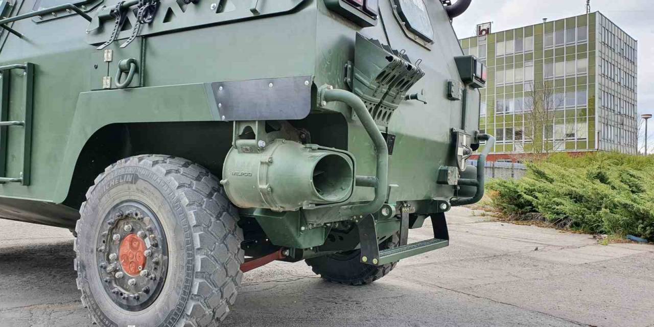 Yerli Üretim Sevk Sistemleri İle Zırhlı Askeri Kara Araçları Suda Da Engel Tanımıyor