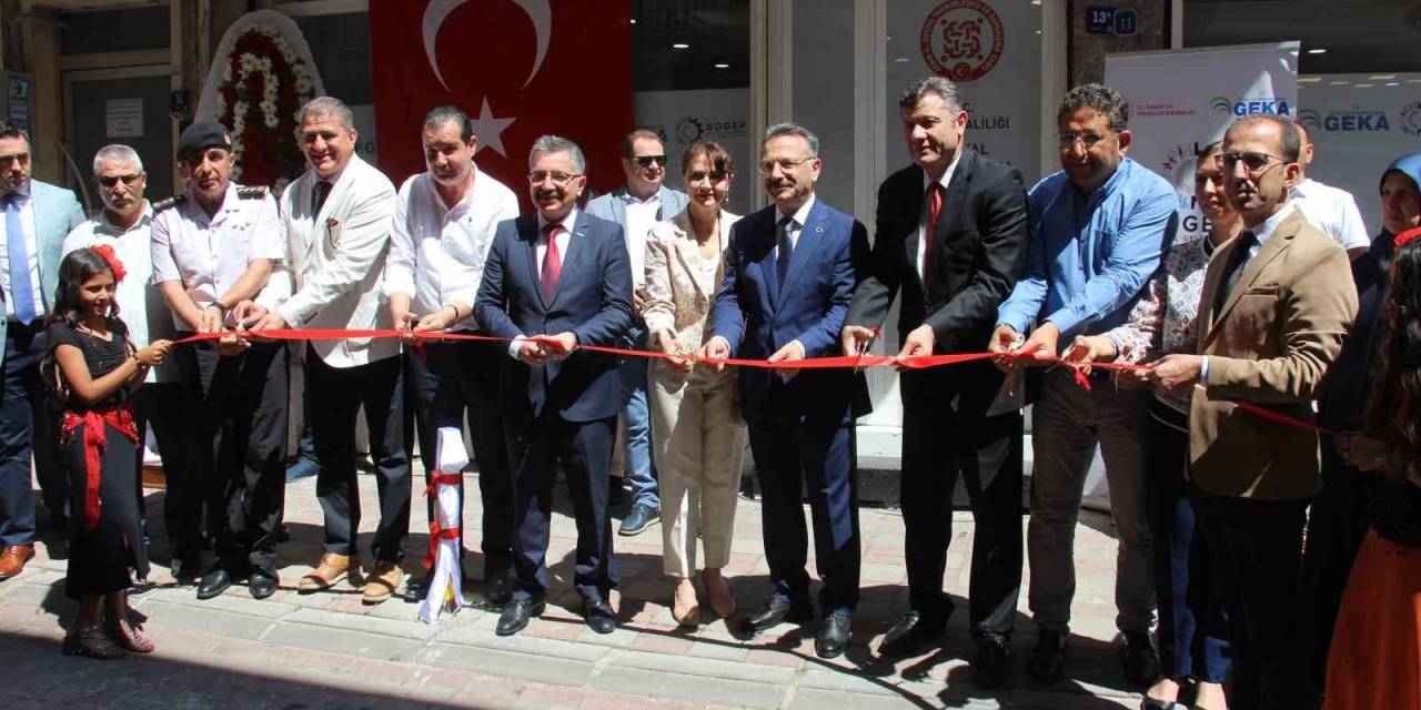 Aydın’da Roman Kadınlara Yönelik El Sanatları Atölyesi Açıldı