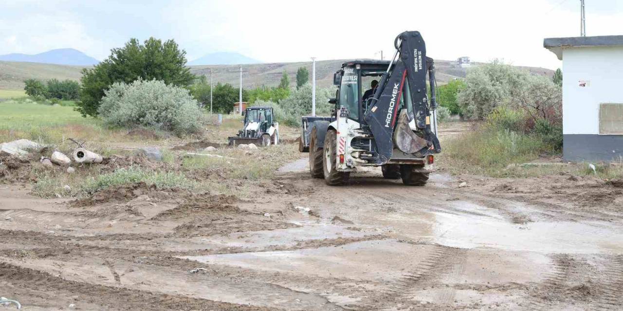Niğde’de Sel Sonrası Onarım Ve Temizlik Çalışması