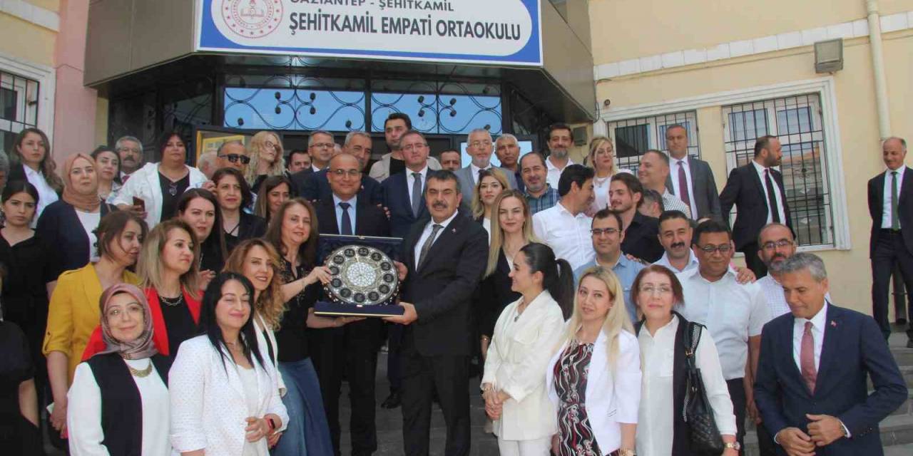 Milli Eğitim Bakanı Tekin, Gaziantep’te Öğrencilerle Buluştu