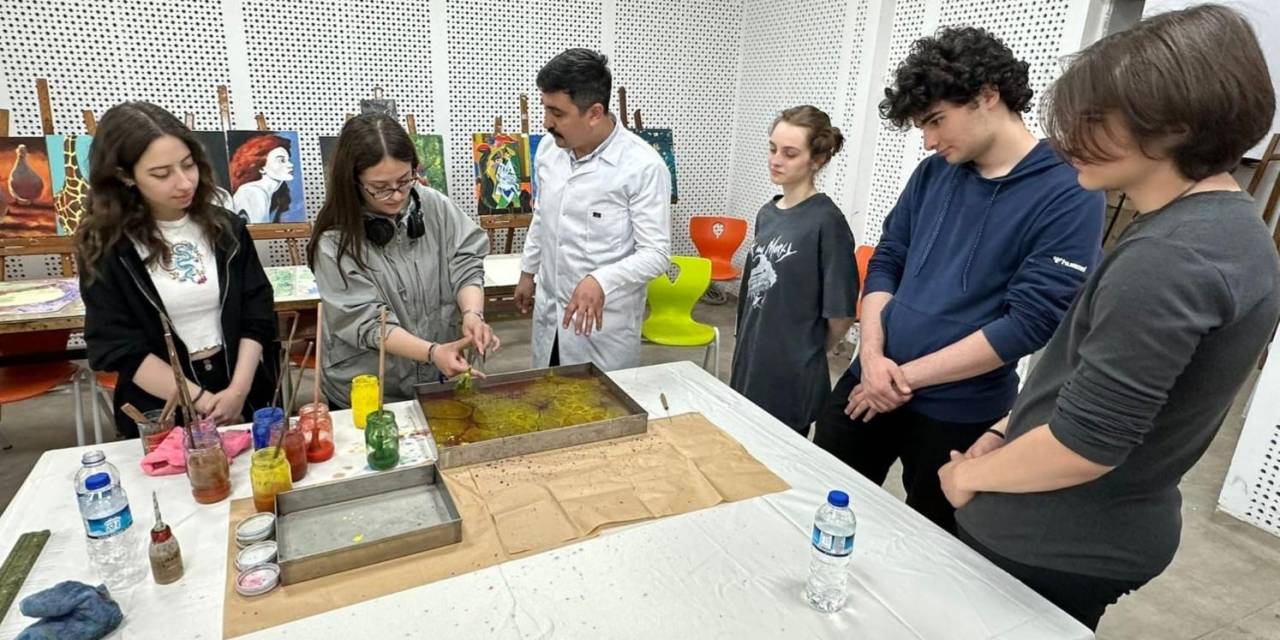 Kütahya Necip Fazıl Kısakürek Anadolu Lisesi’nde İspanyol Öğrencilerle Ebru Çalışması