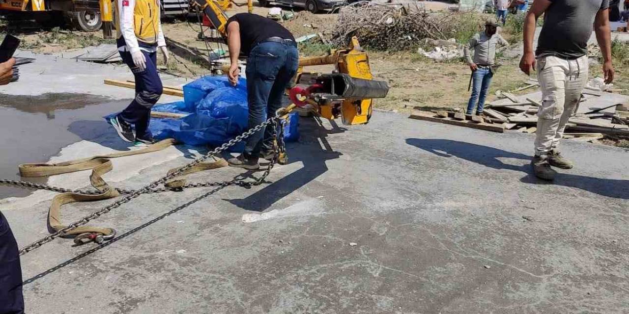 Kırılan Vinç Kolunun Altında Kalan Bir Kişi Hayatını Kaybetti