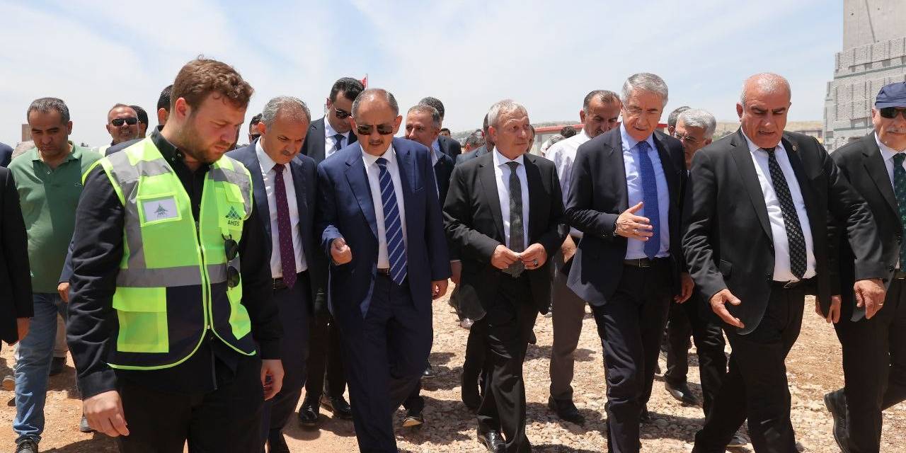 Bakan Özhaseki’den Deprem Konutlarının İnşasını Hızlandırılacak Yeni Formül