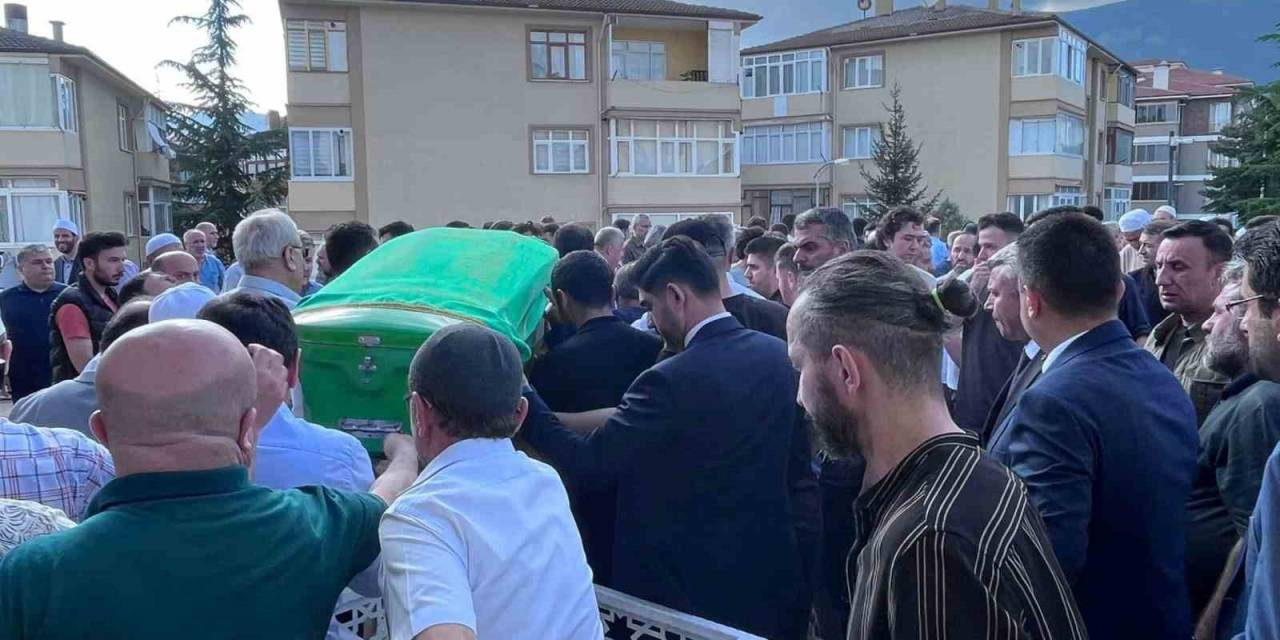 Öğrencilerinin Öğretmenler Günü’nde Sürpriz Yaptığı Öğretmenden Acı Haber