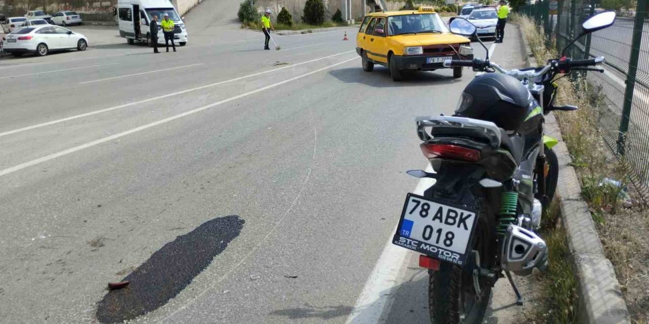 Ticari Taksi Motosikletle Çarpıştı: 1 Yaralı