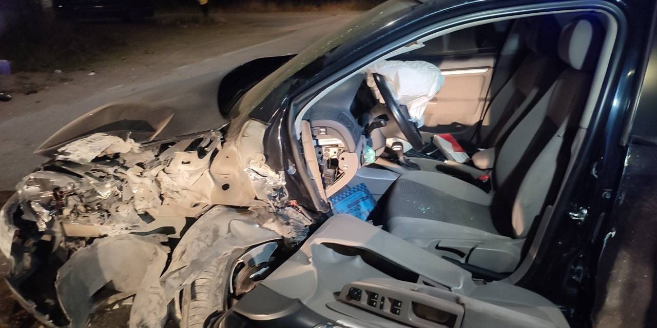 Sakarya’da Otomobil Duvara Çarptı: 1 Yaralı