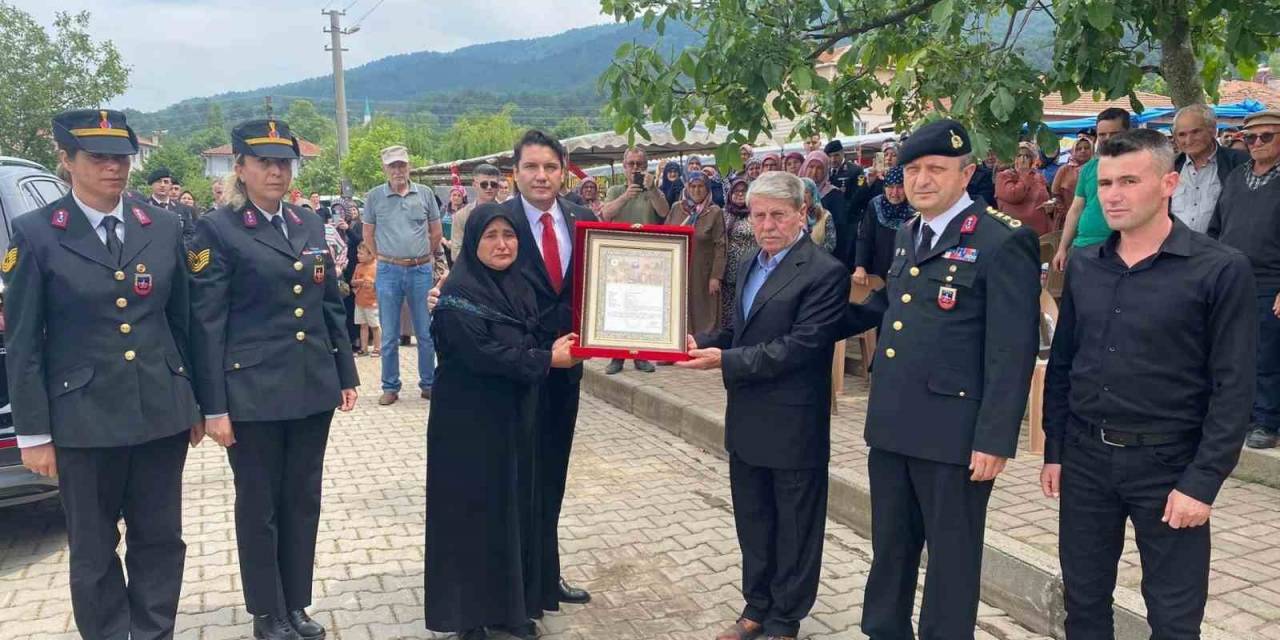 Çanakkaleli Şehit Jandarma Uzman Çavuş’un Ailesine Şehadet Belgesi Verildi
