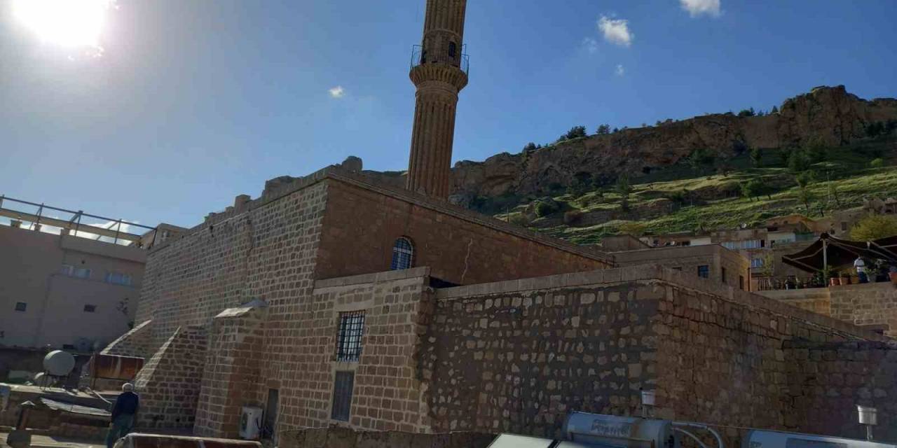 Artuklu Meliki Nasırüddin Artuk Arslan’ın Mezarı Gün Yüzüne Çıkarılmayı Bekliyor