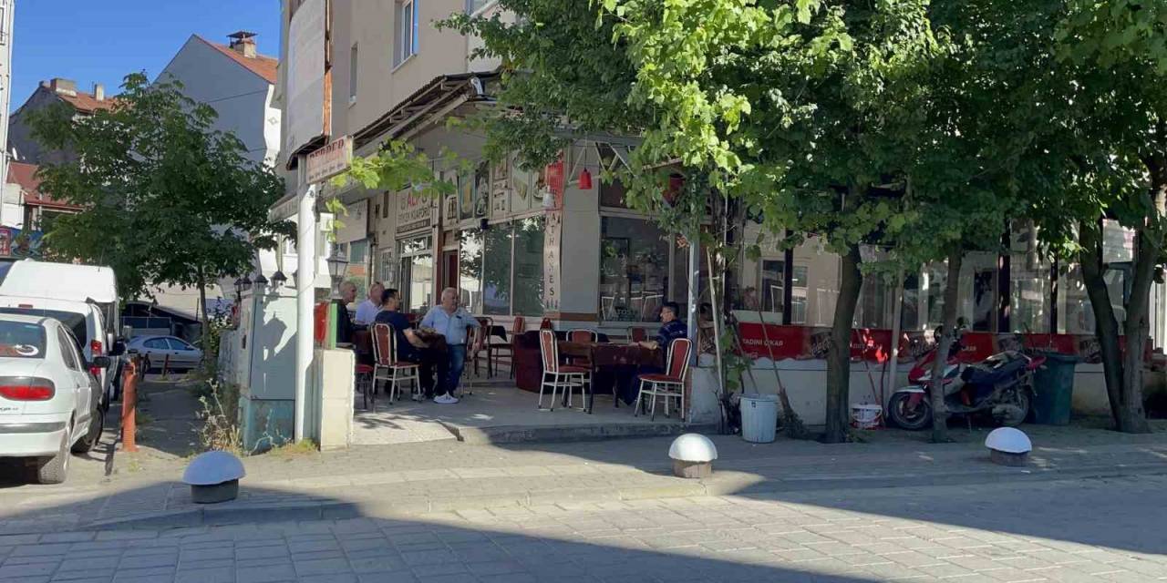 Acemi Şoför Masayı Dağıttı