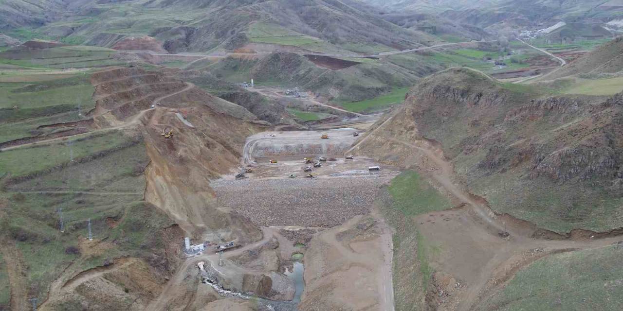 Narman Şehitler Barajında Çalışmalar Sürüyor