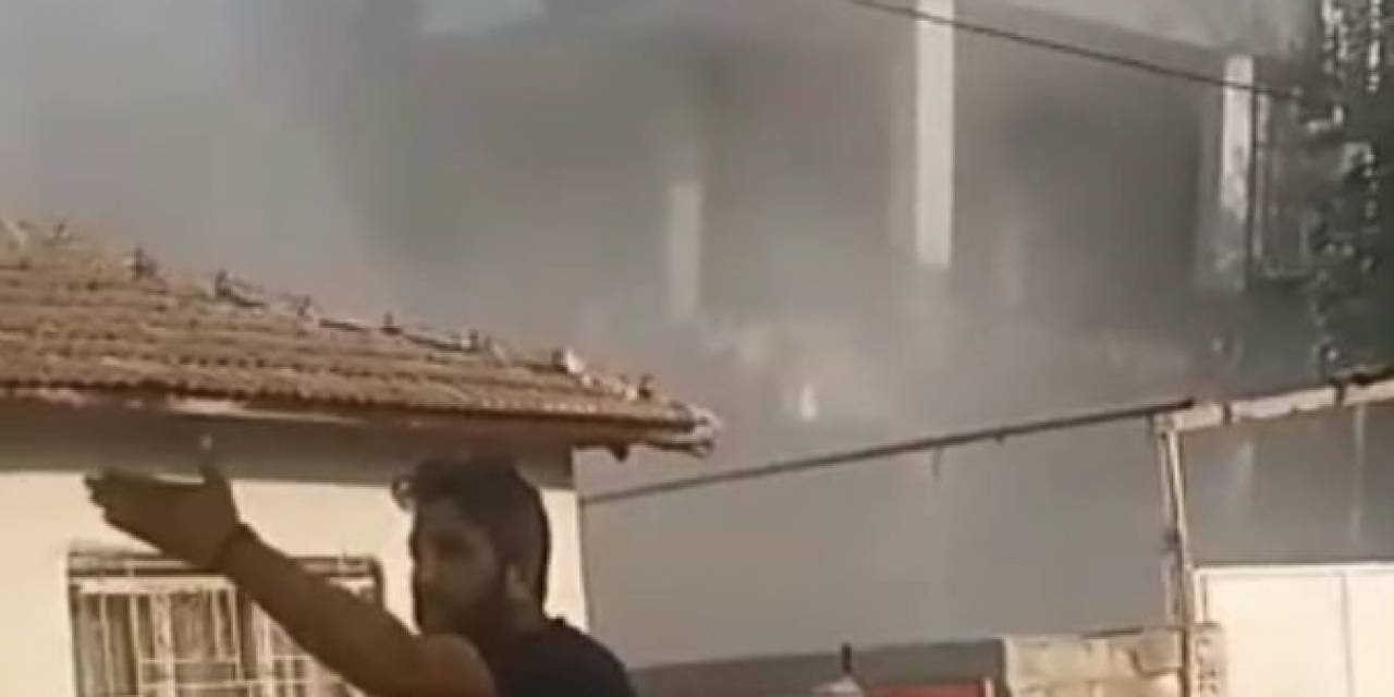 Hatay’da Ağır Hasarlı 3 Katlı Binanın Zemin Katı Çöktü
