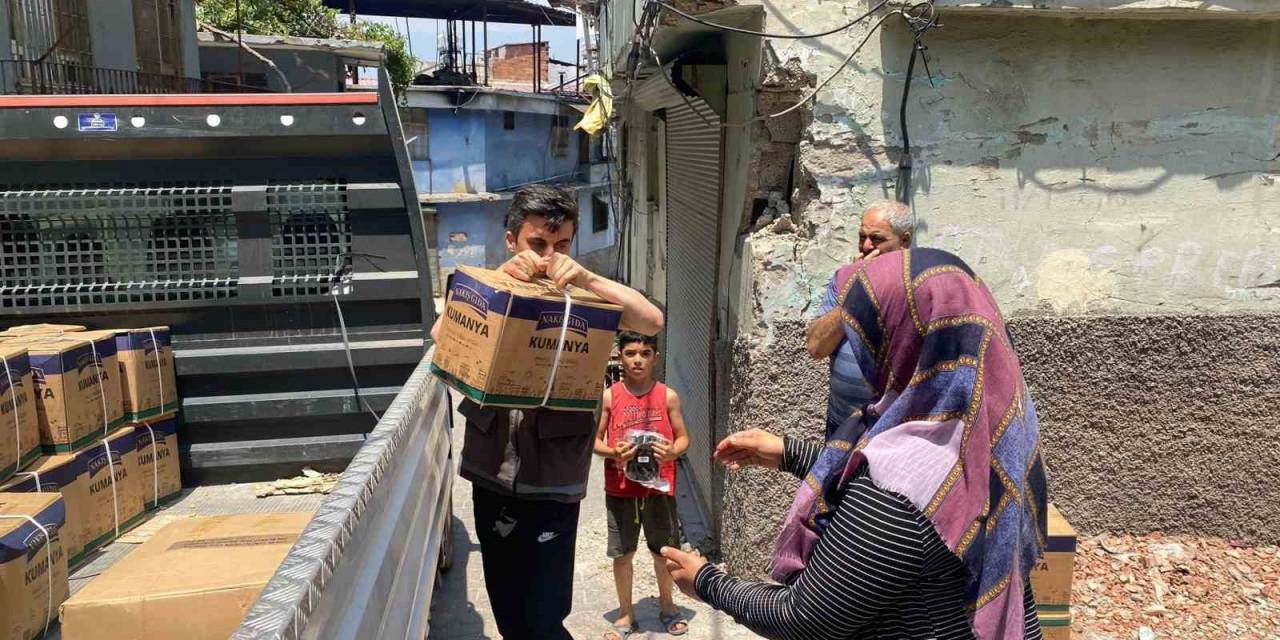 Gölcük Belediyesi Deprem Bölgesinde Yardımlarını Sürdürüyor