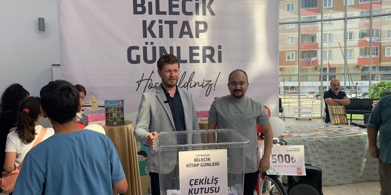 Kitap Kafe Açılışında Çekilişe Katılan Şanslı Okurlar Belirlendi