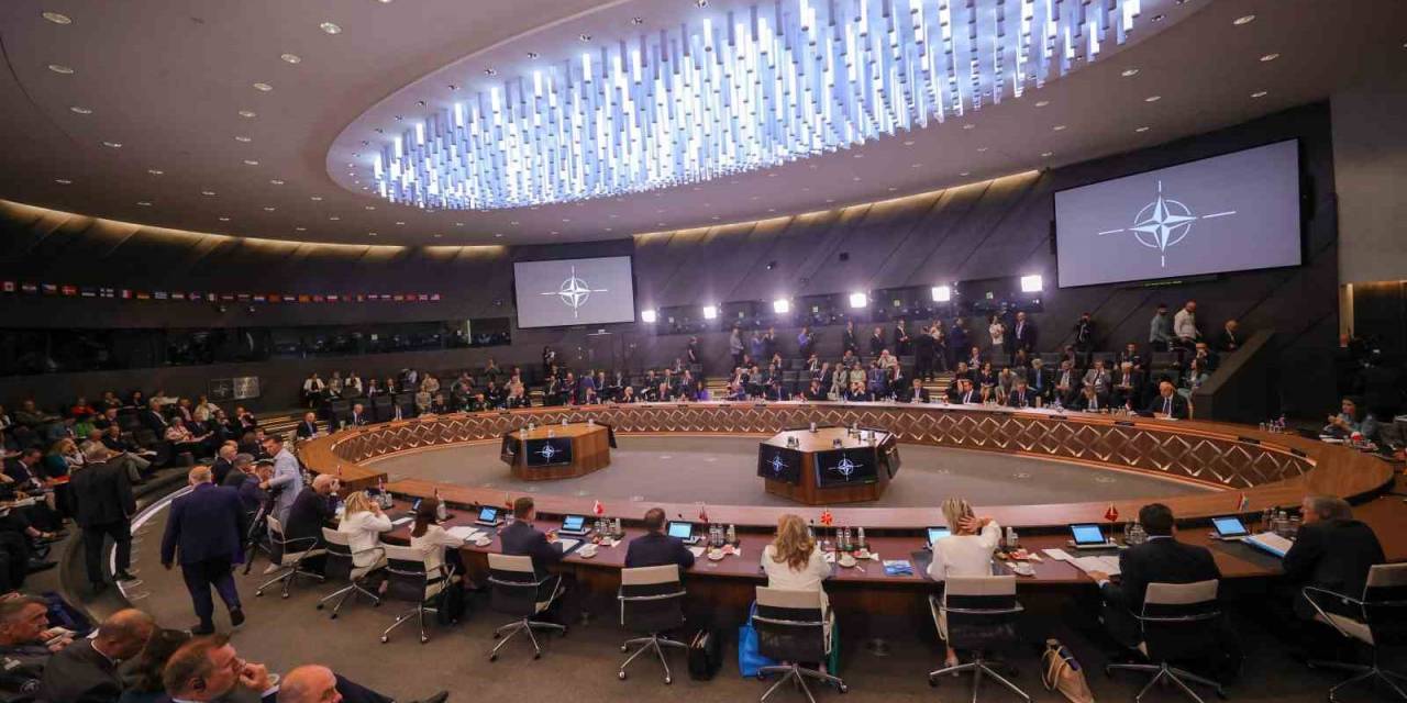 Nato Savunma Bakanları Toplantısı İkinci Gün Oturumları Başladı