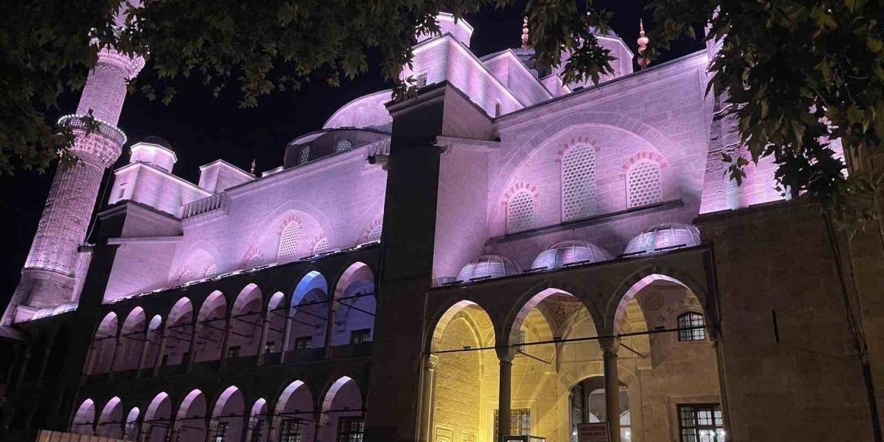 Sultanahmet Caminde Işık Skandalı