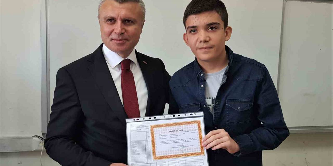 Depremzede Yusuf Kağan Okul Birincisi Olmanın Gururunu Yaşıyor