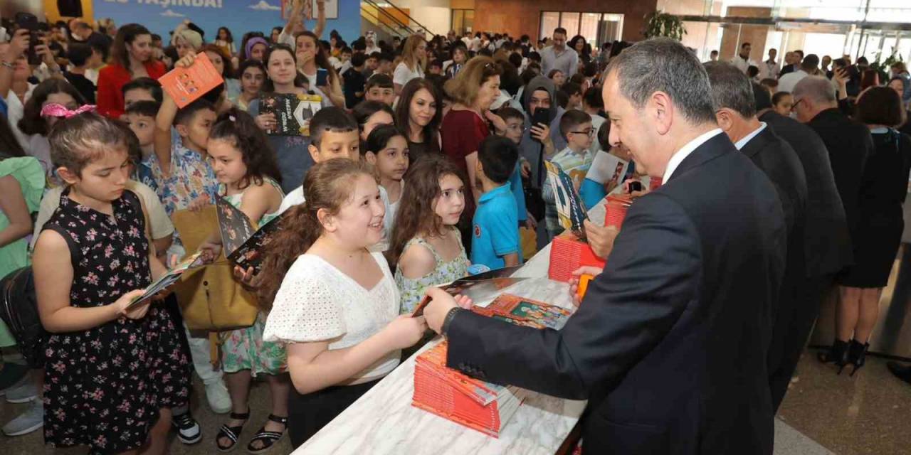 İş Bankası ‘karneni Göster Kitabını Al’ Kampanyası 16 Yaşında