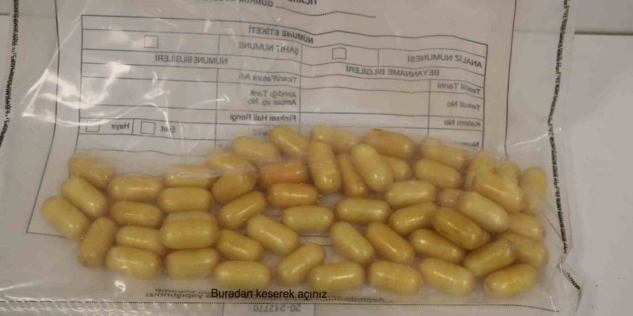 İstanbul Havalimanı’nda Kurye Yolcunun Midesinden 640 Gram Kokain Çıktı