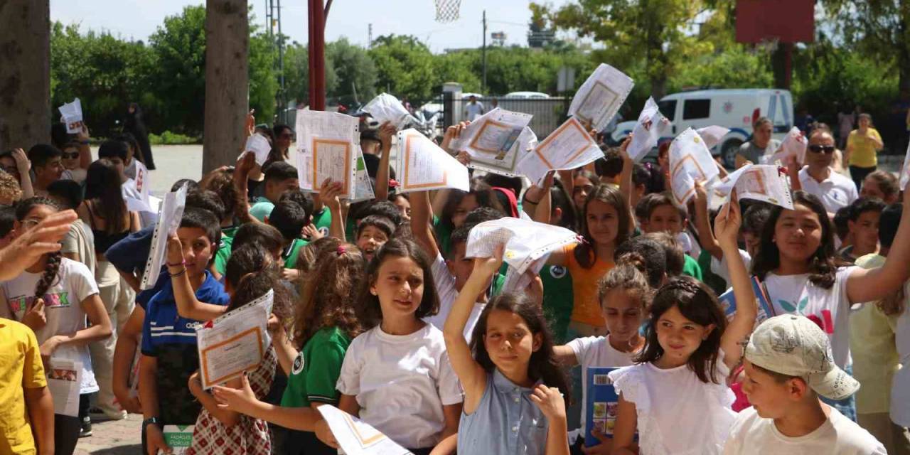 Depremin Vurduğu Hatay’da Karne Mutluluğu