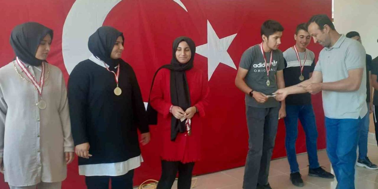 Öğrencilere Karne Harçlığı Verildi